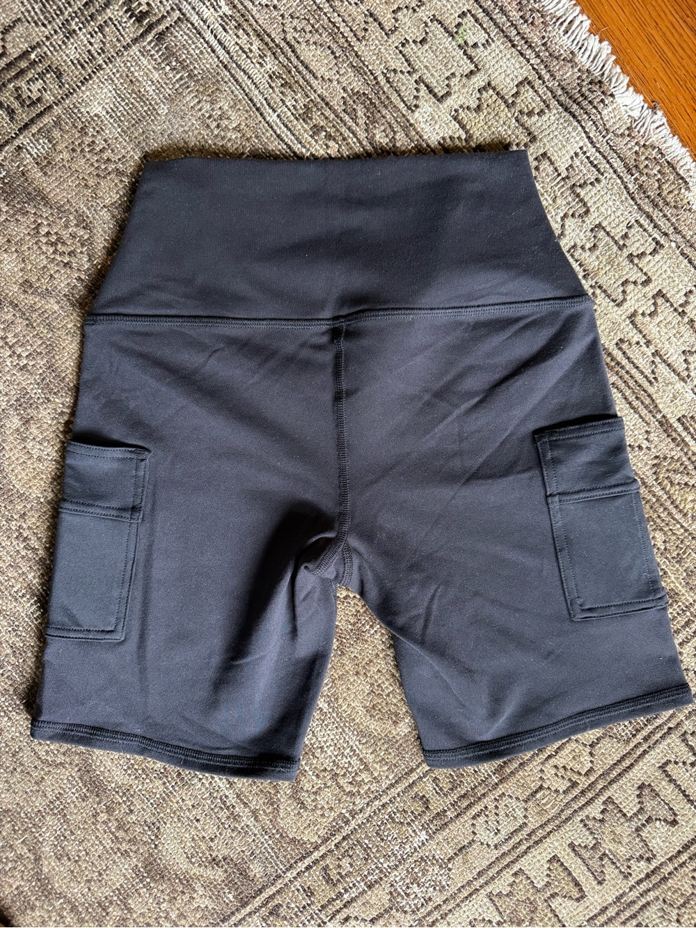 ALO Yoga Black High-Waist Cargo Bike Shorts women’s small